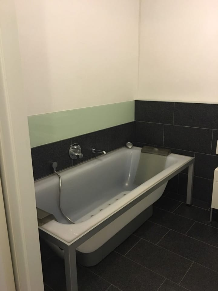 Foto 16 van Avenue Ceramique 146-B