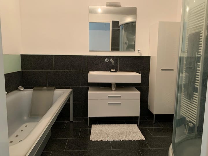 Foto 19 van Avenue Ceramique 146-B