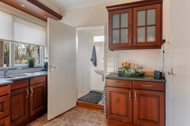 Photo 12 of Tolweg 61