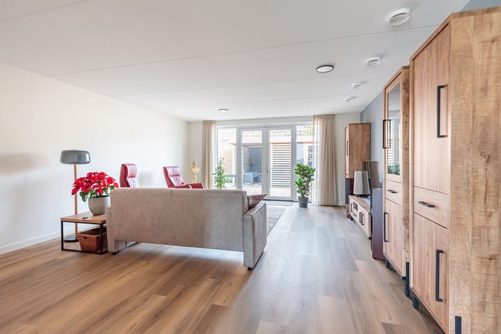 Photo 2 of Eksterstraat 78