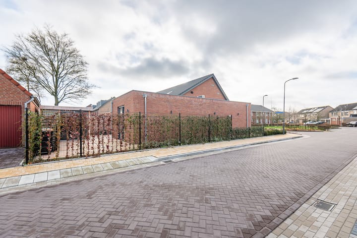 Photo 37 of Eksterstraat 78