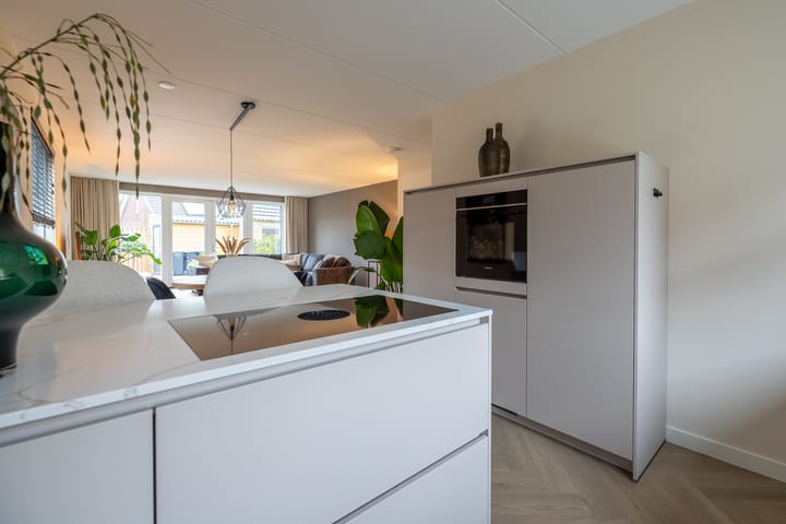 Foto 12 van Marga Klompéstraat 82