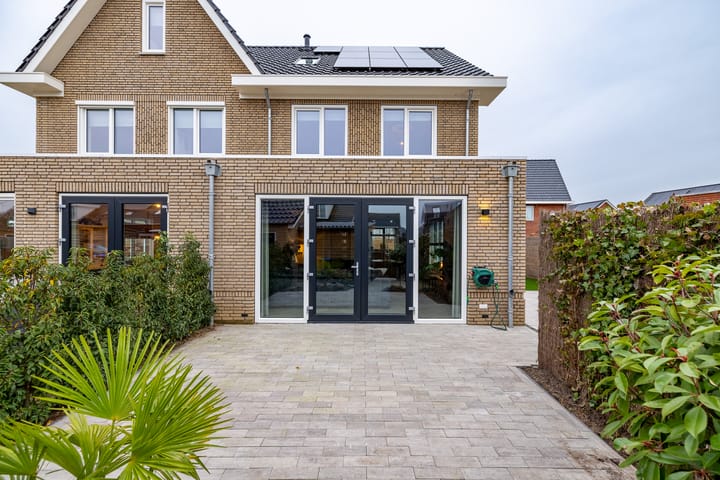 Foto 18 van Marga Klompéstraat 82