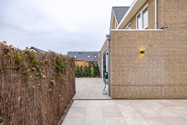 Foto 21 van Marga Klompéstraat 82