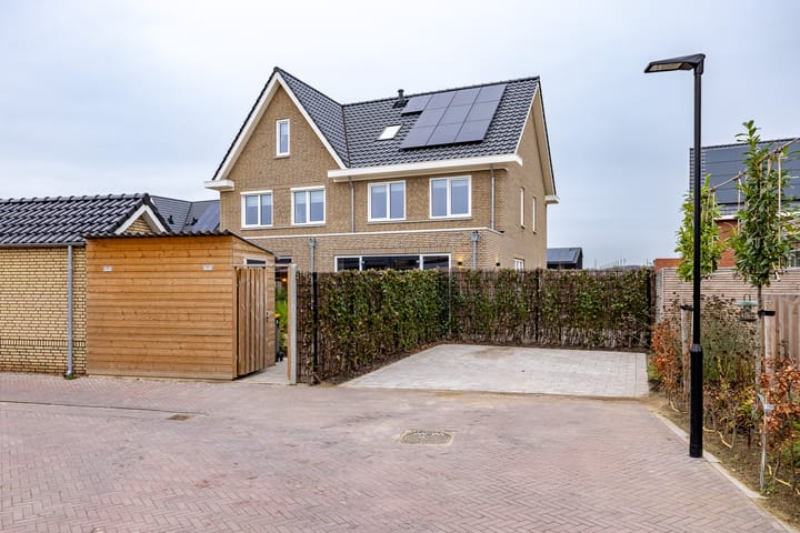 Foto 25 van Marga Klompéstraat 82