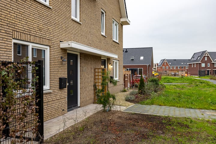 Foto 52 van Marga Klompéstraat 82