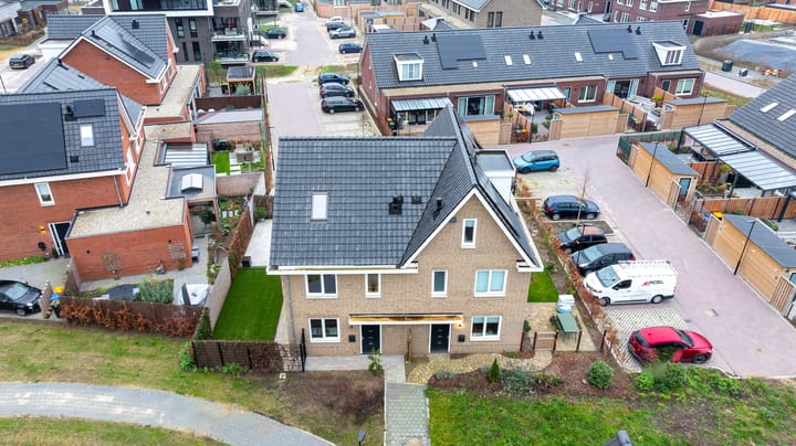 Foto 53 van Marga Klompéstraat 82