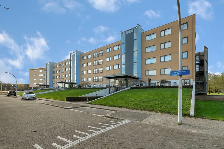 Photo 5 of Zwaardvegerstraat 302