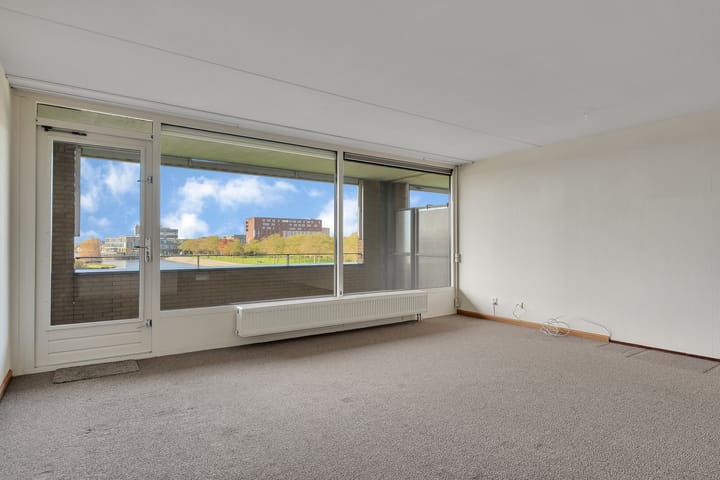 Photo 8 of Zwaardvegerstraat 302