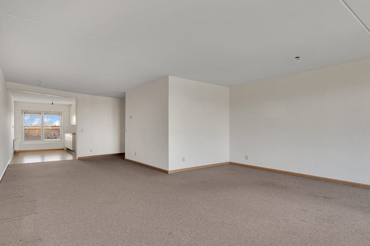 Photo 10 of Zwaardvegerstraat 302