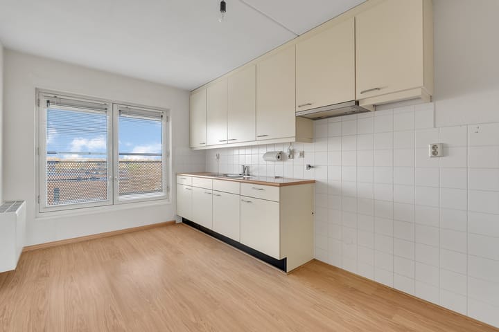 Photo 12 of Zwaardvegerstraat 302