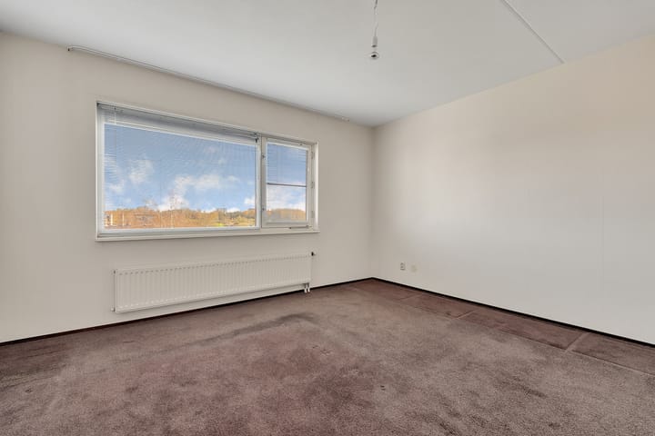 Photo 16 of Zwaardvegerstraat 302