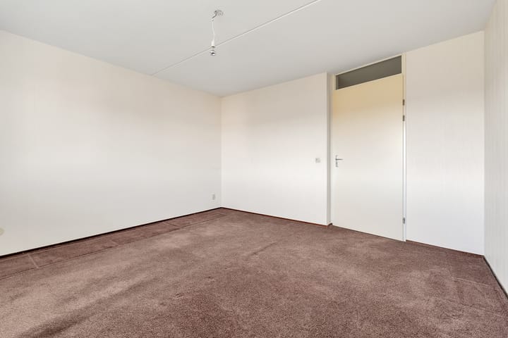 Photo 17 of Zwaardvegerstraat 302