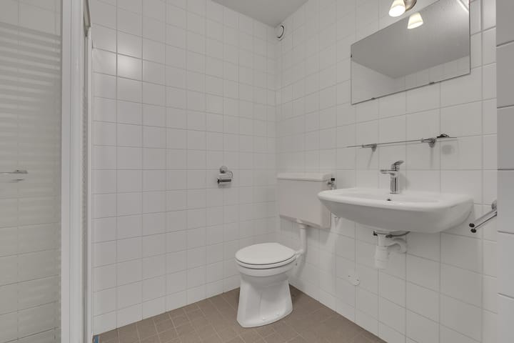 Photo 19 of Zwaardvegerstraat 302