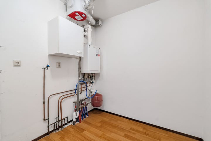 Photo 22 of Zwaardvegerstraat 302