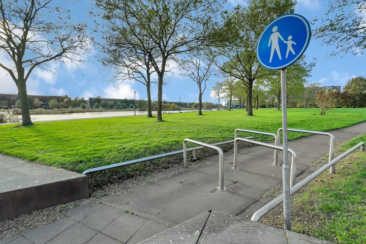 Photo 28 of Zwaardvegerstraat 302