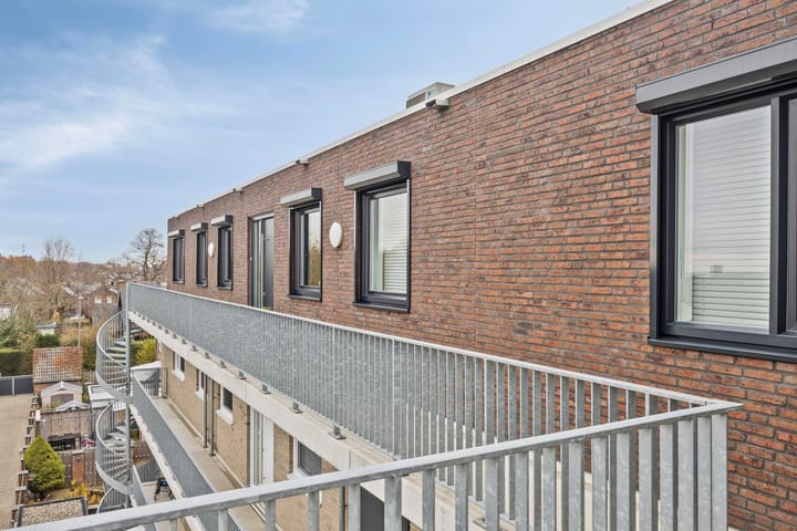 Photo 11 of Clarastraat 1-L