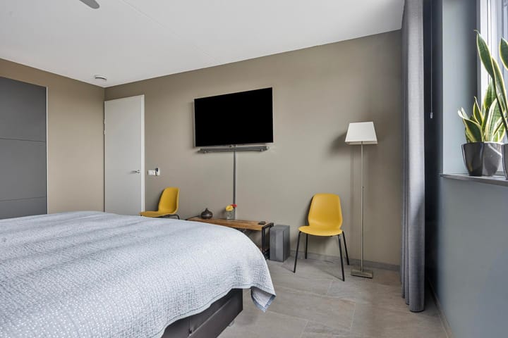 Photo 39 of Clarastraat 1-L