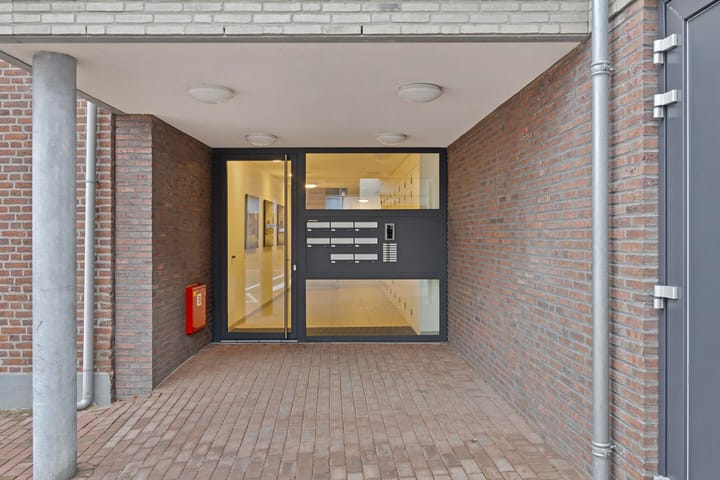 Photo 7 of Clarastraat 1-L