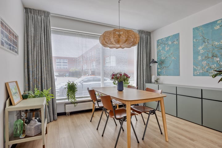 Photo 8 of van der Duyn van Maasdamstraat 96