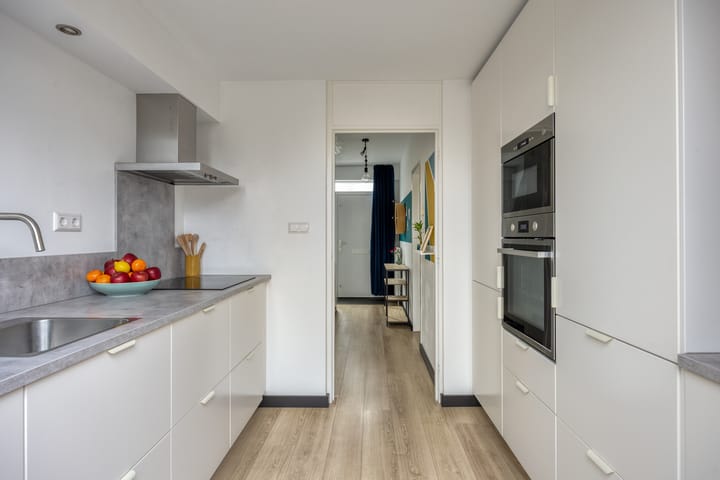 Photo 13 of van der Duyn van Maasdamstraat 96