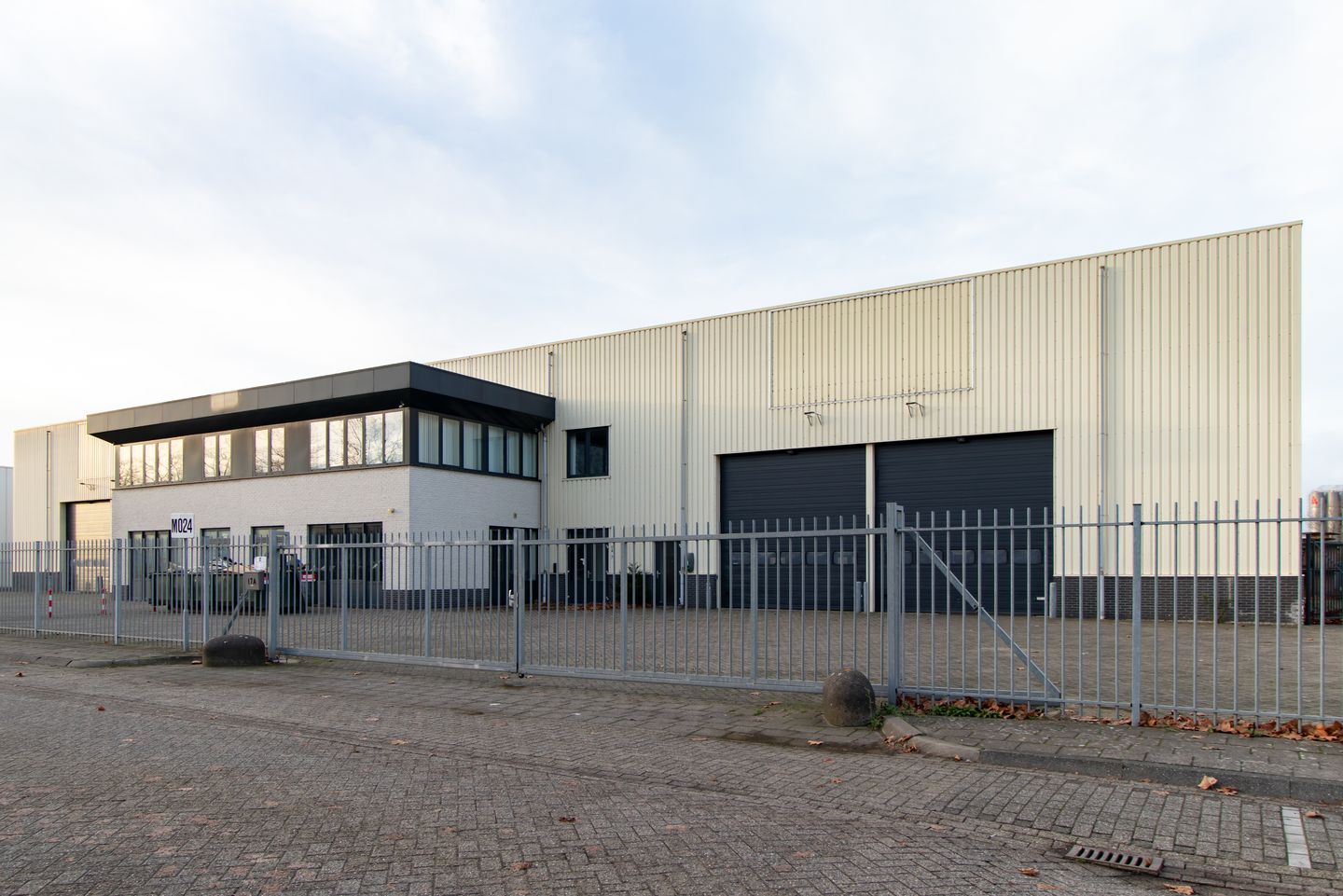 View photo 4 of Plaza 17-A