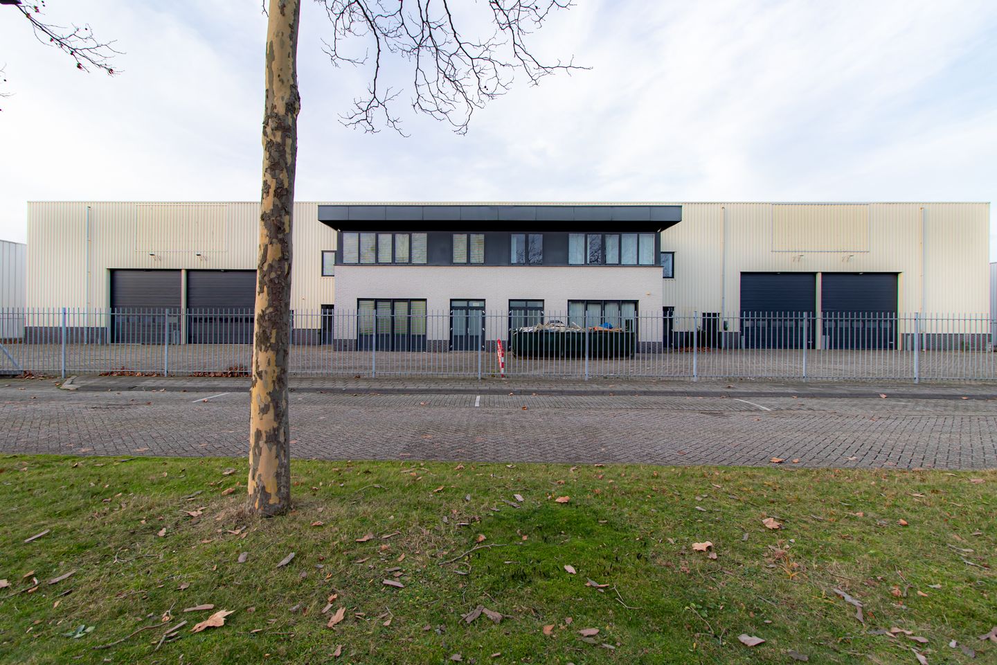 View photo 5 of Plaza 17-A