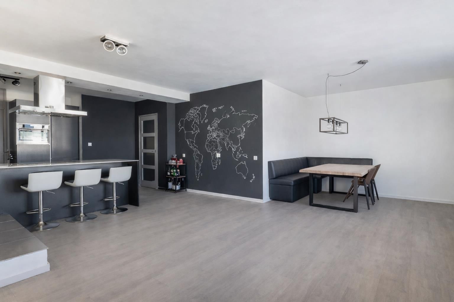 Foto 12 van Churchillplein 108