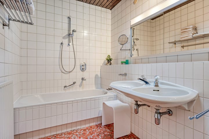 Foto 33 van Reisdorfweg 1