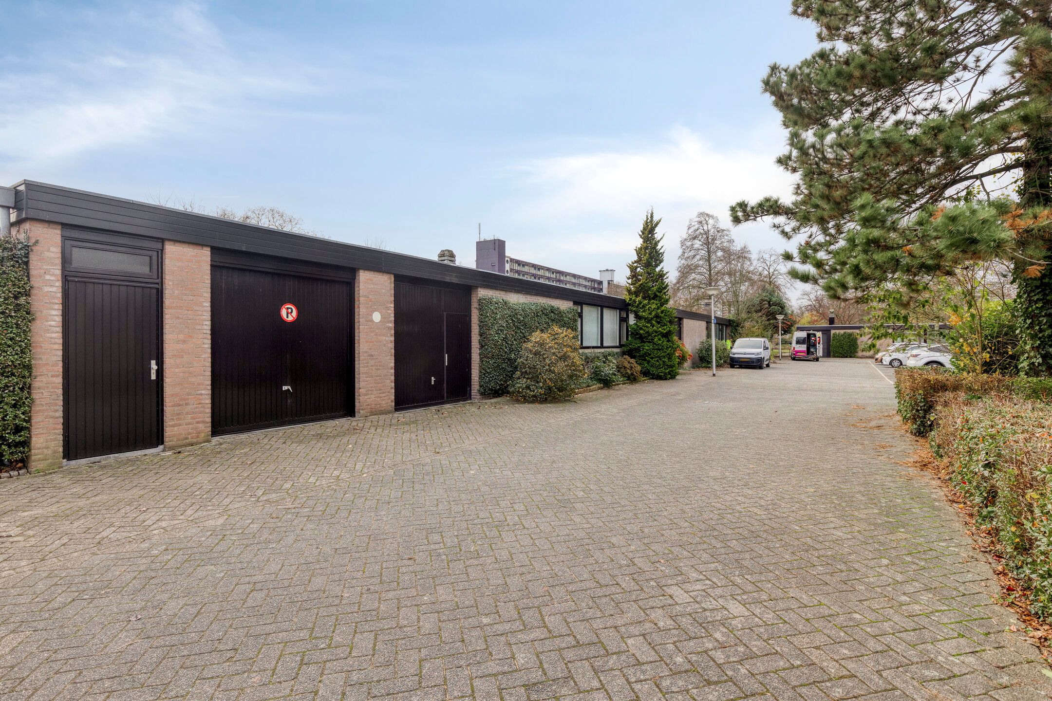 Foto 60 van Reisdorfweg 1