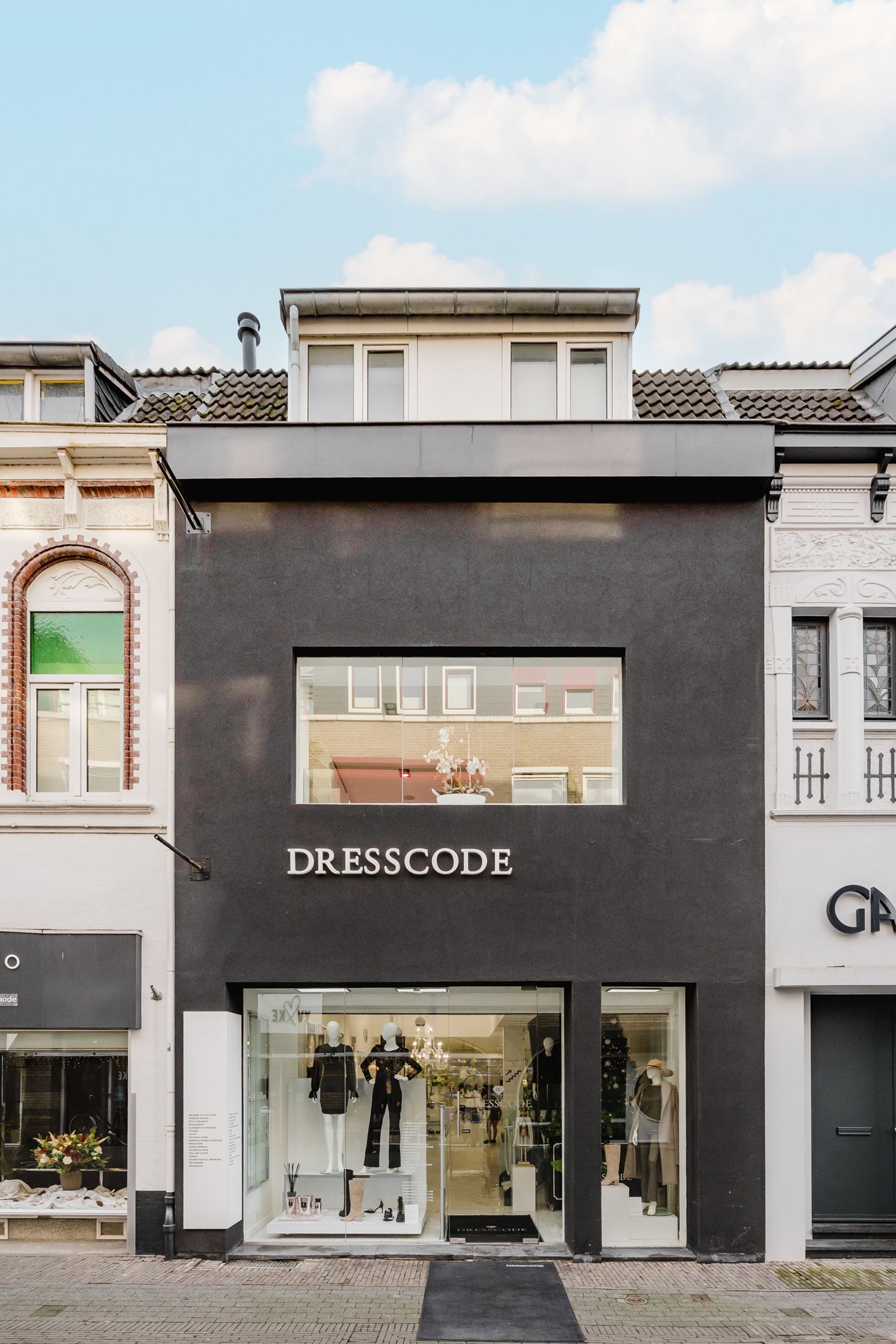 View photo 3 of Dautzenbergstraat 21