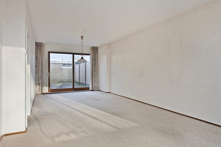 Photo 6 of Maasstraat 12