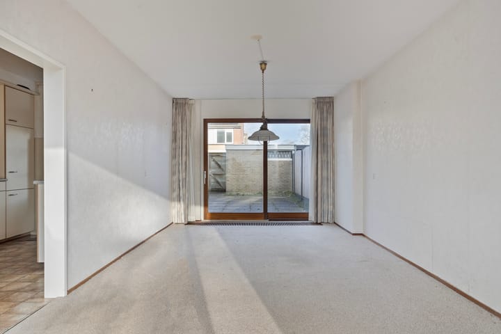 Photo 7 of Maasstraat 12