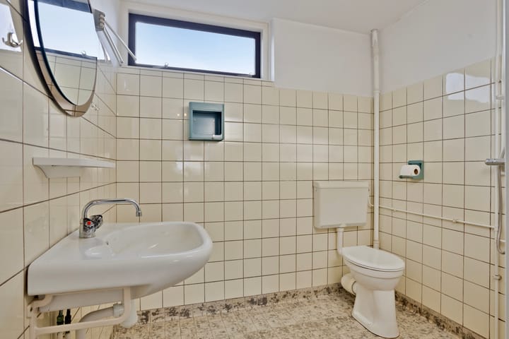 Photo 21 of Maasstraat 12