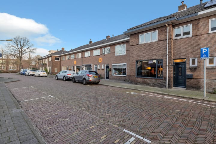 Photo 4 of C.H. Moensstraat 36