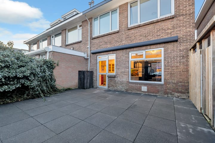 Photo 41 of C.H. Moensstraat 36