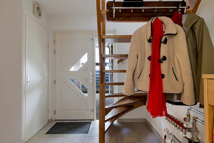 Foto 9 van Almaatsweg 1