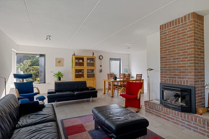 Foto 16 van Almaatsweg 1