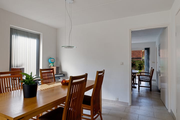 Foto 18 van Almaatsweg 1