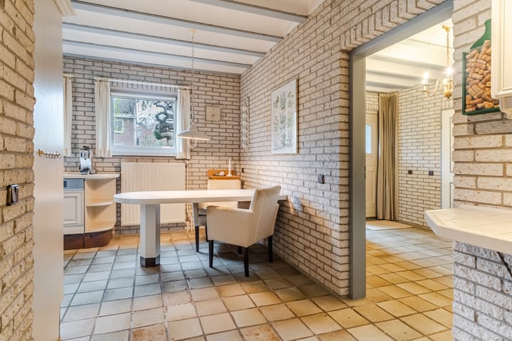 Photo 23 of Schoutstraat 34