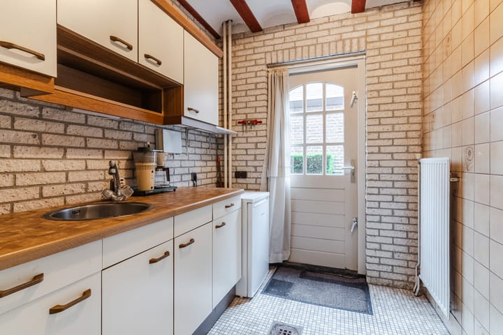 Photo 28 of Schoutstraat 34