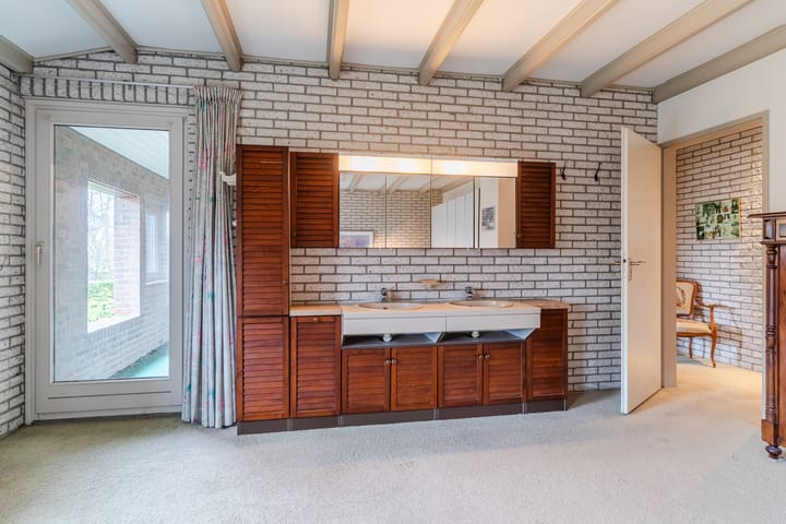 Photo 49 of Schoutstraat 34