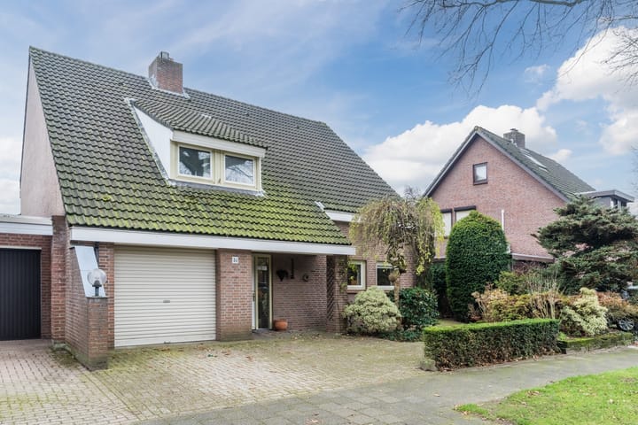 Photo 81 of Schoutstraat 34