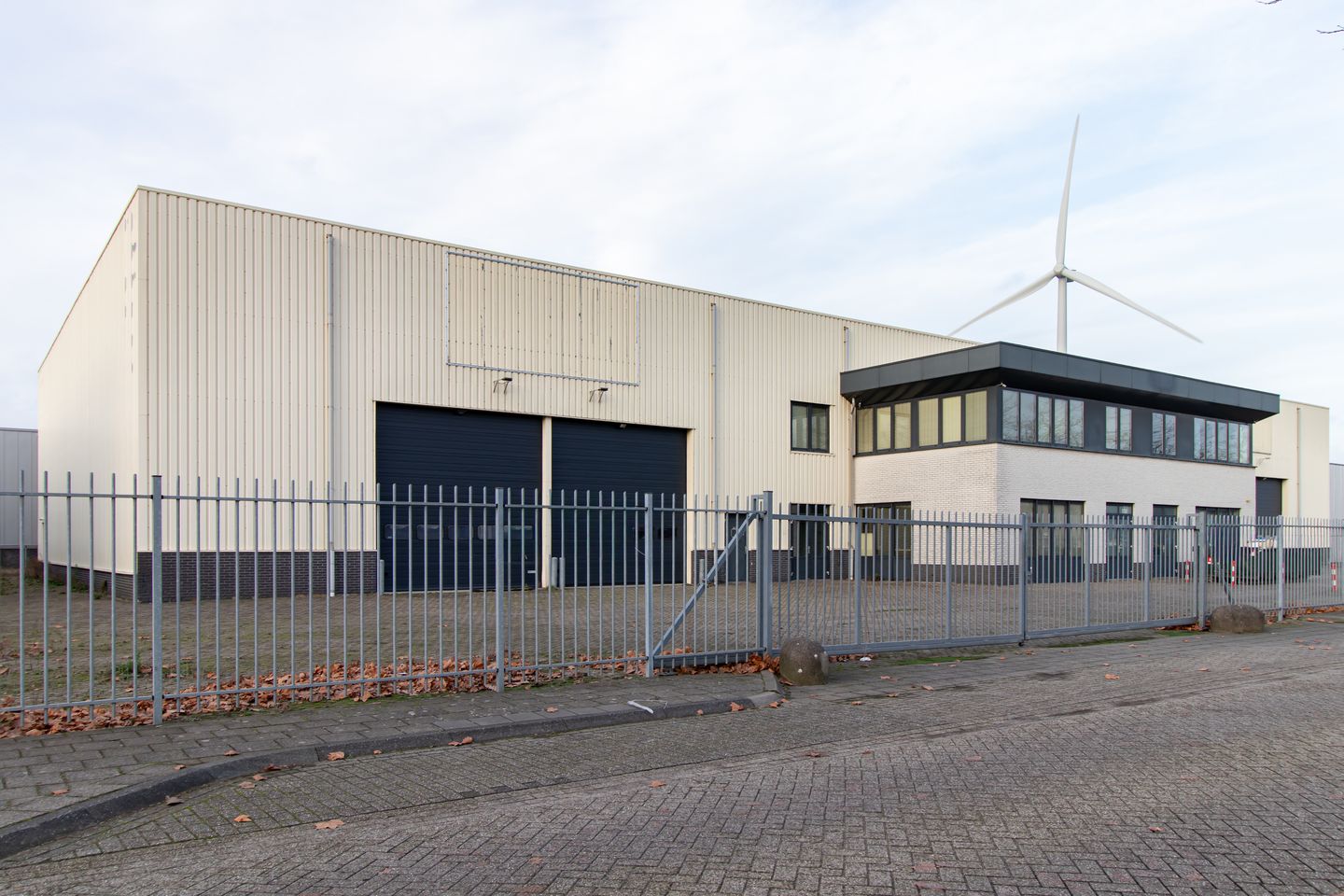 View photo 5 of Plaza 17