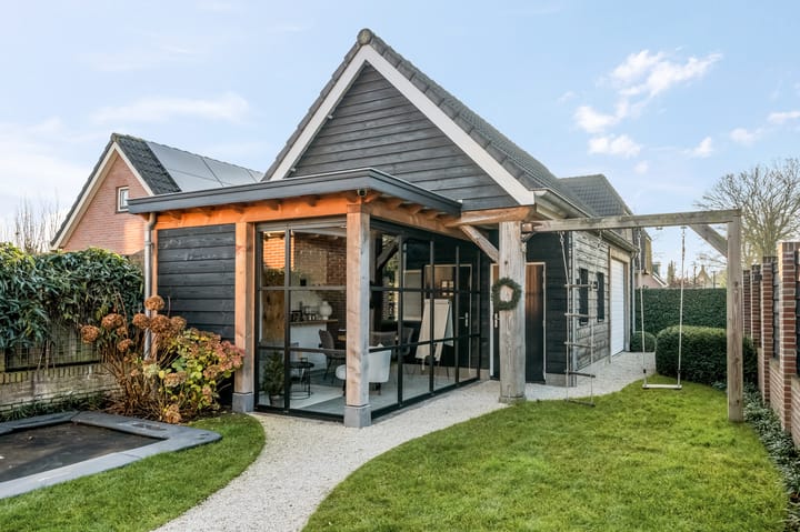 Photo 2 of Middellaan 32