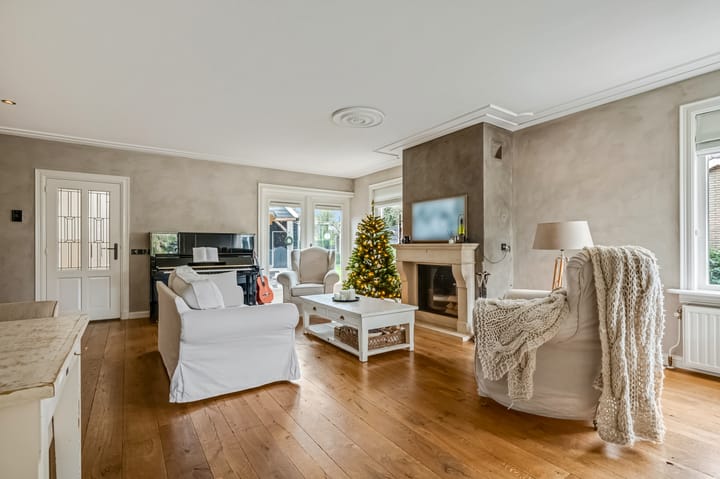 Photo 3 of Middellaan 32