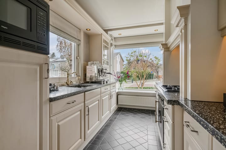 Photo 13 of Middellaan 32