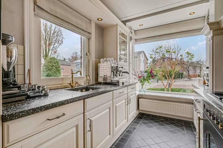 Photo 14 of Middellaan 32