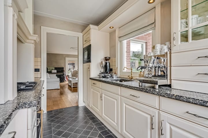 Photo 17 of Middellaan 32