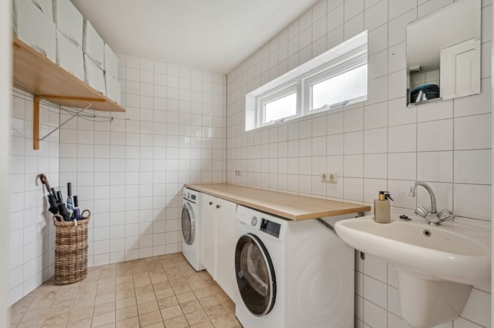 Photo 19 of Middellaan 32